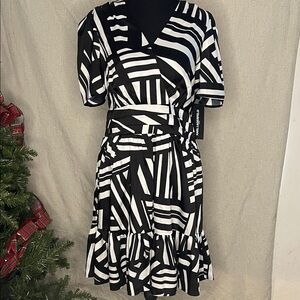 NWT Karl Lagerfeld Monochrome Geometric Midi Dress